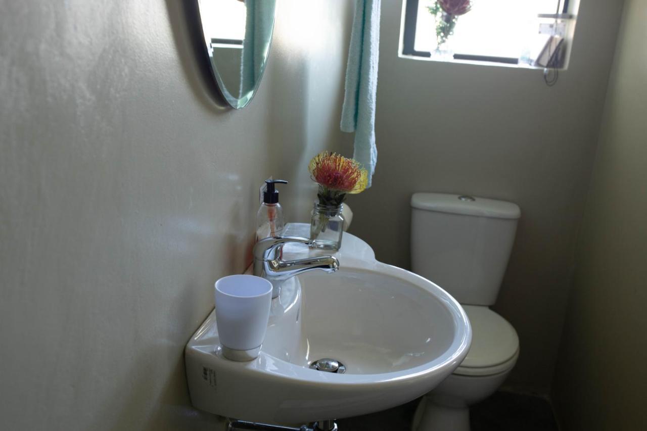Stay At Friends Economic Rooms Malkopvlei Ngoại thất bức ảnh